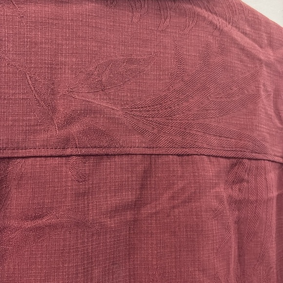 Tommy Bahama Maroon Textured Short sleeve button down - large - 100% silk - Picture 5 of 5